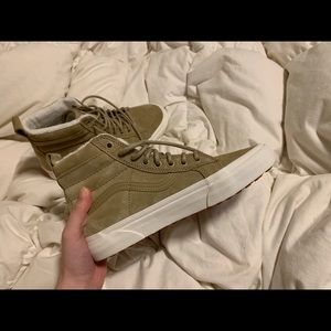 High top MTE all weather vans with Faux Fur.